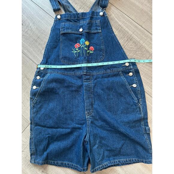 Cherokee Denim Overall Shorts with Embroidered Flowers – Size L - Picture 3 of 5